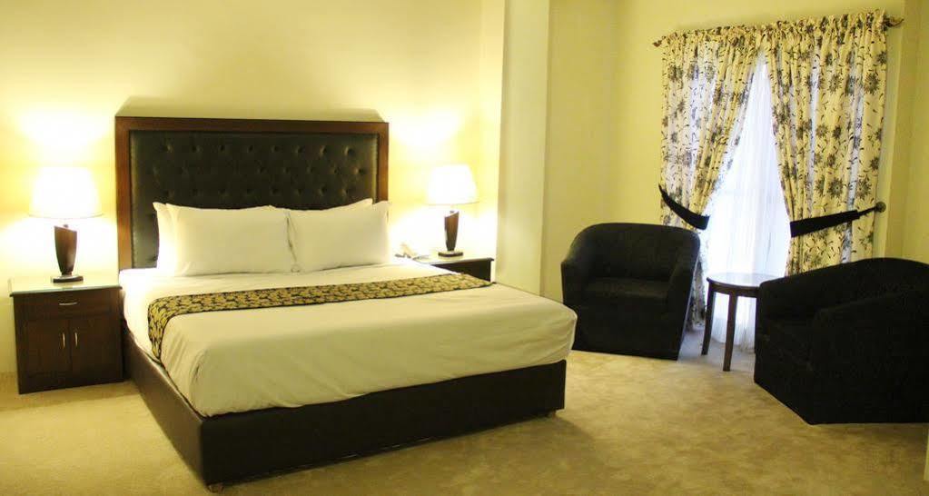 Royalton Hotel Rawalpindi Extérieur photo