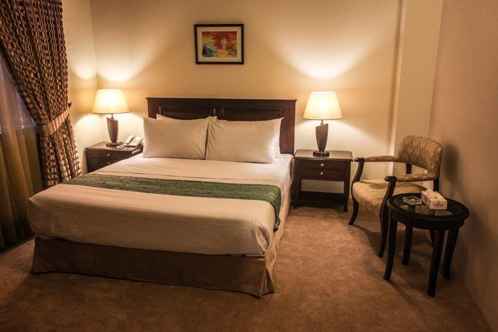 Royalton Hotel Rawalpindi Extérieur photo