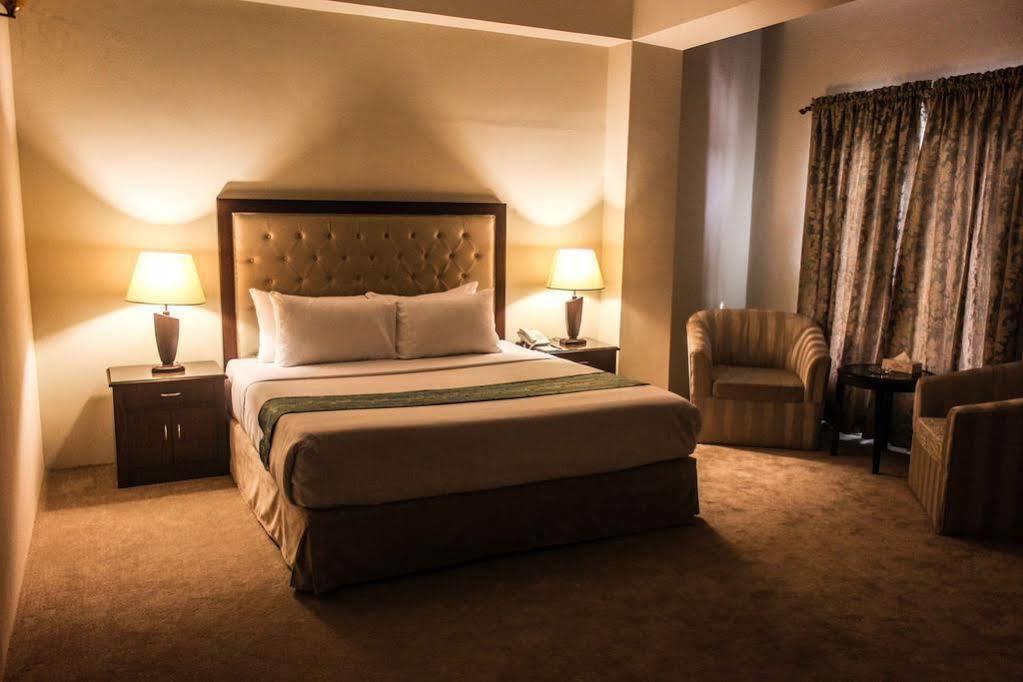 Royalton Hotel Rawalpindi Extérieur photo
