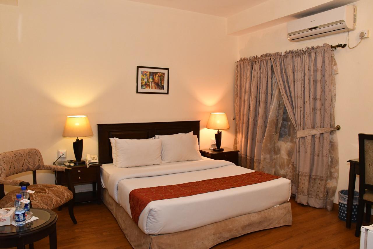 Royalton Hotel Rawalpindi Extérieur photo