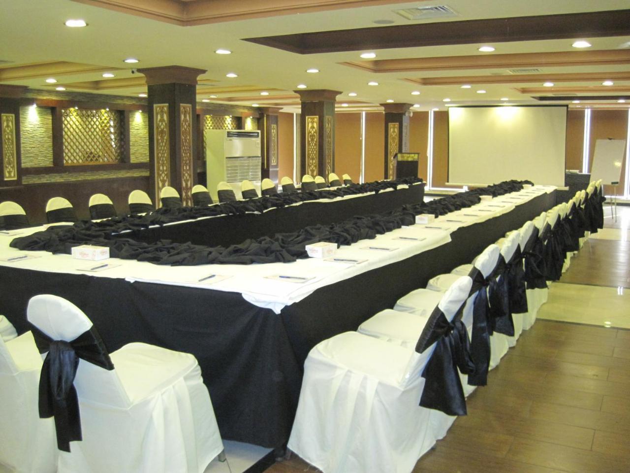 Royalton Hotel Rawalpindi Extérieur photo